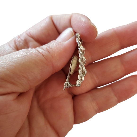 Vintage Sarah Coventry Clip On Earrings - Picture 8 of 10